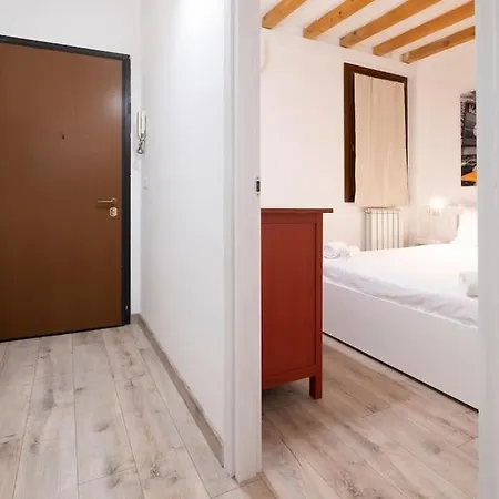 Isaia 41 Lägenhet Bologna